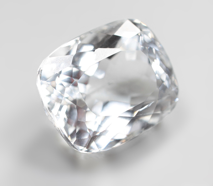 Чистейший крупный гошенит 9,94 карата