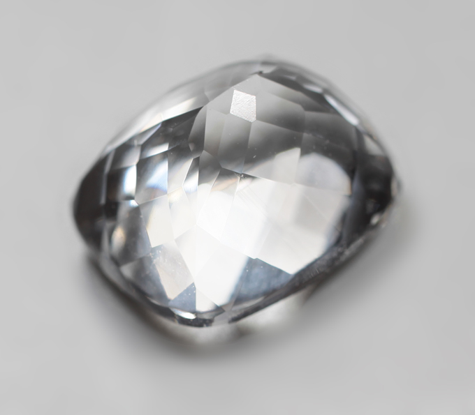 Чистейший крупный гошенит 9,94 карата