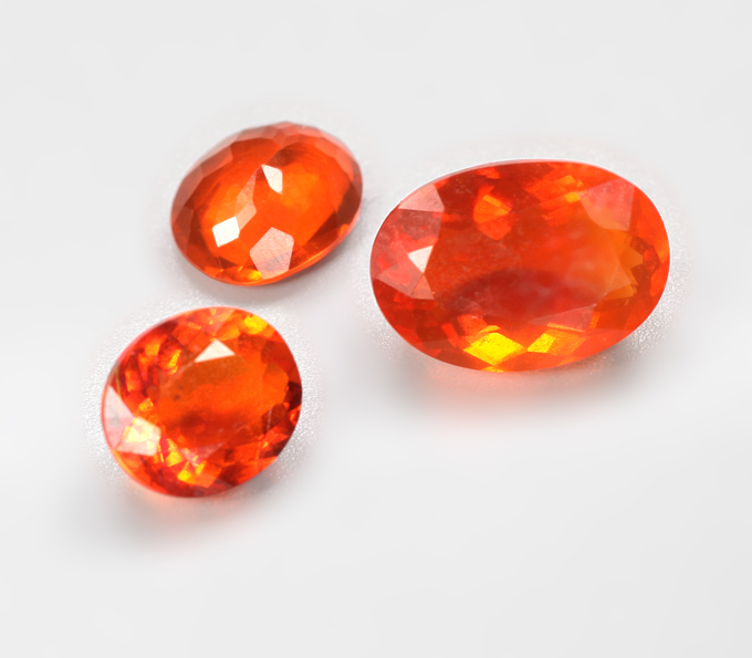 Набор из 3 мексиканских ограненных «огненных» опалов высокой чистоты 4,6 карата