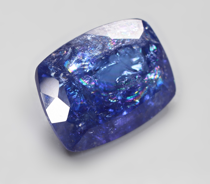 Крупный насыщенный танзанит 9,3 карата
