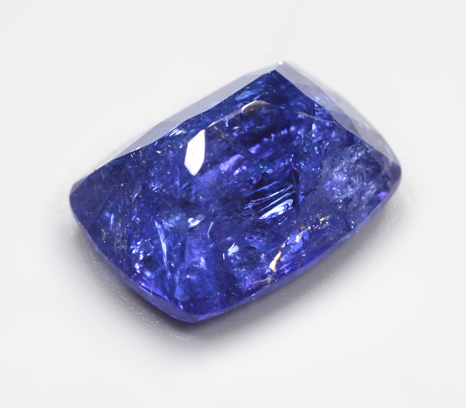 Крупный насыщенный танзанит 9,3 карата