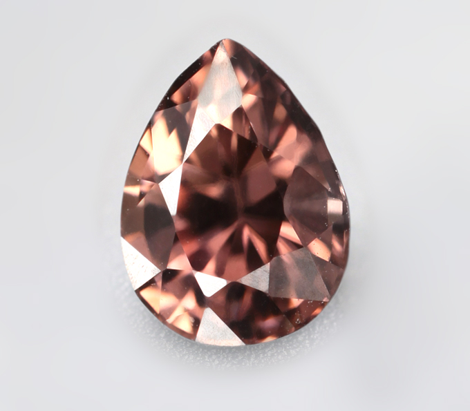 Оранжевый циркон высокой чистоты 1,81 карата