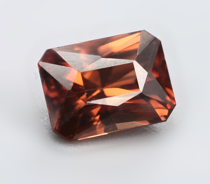 Чистейший оранжевый циркон 2,17 карата