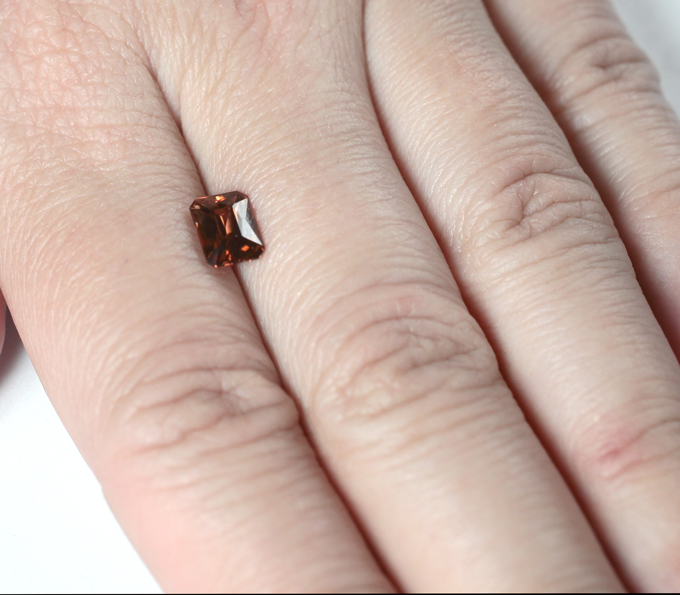 Чистейший оранжевый циркон 2,17 карата