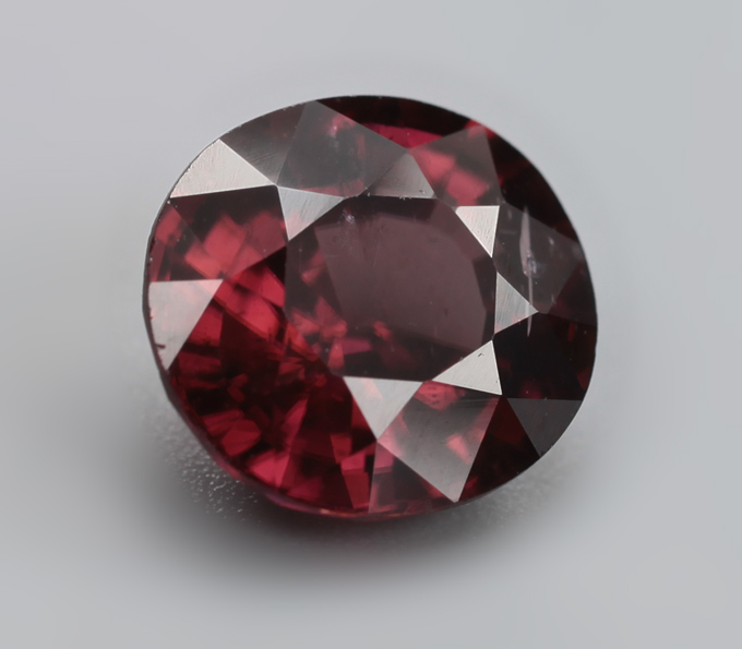 Оранжево-красный циркон высокой чистоты 3,55 карата