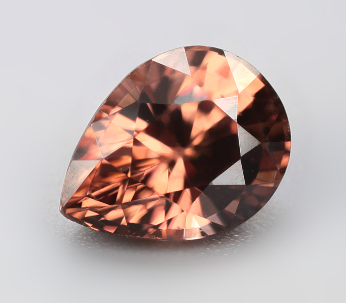 Оранжевый циркон высокой чистоты 2,91 карата