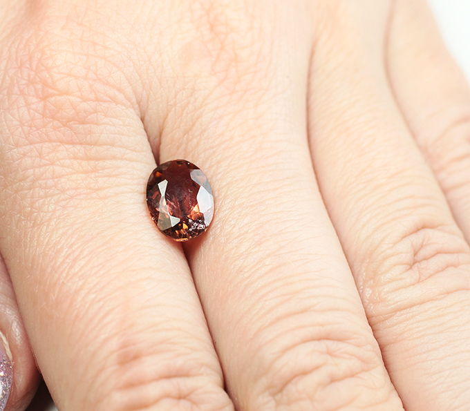 Полихромный турмалин 2,39 карата