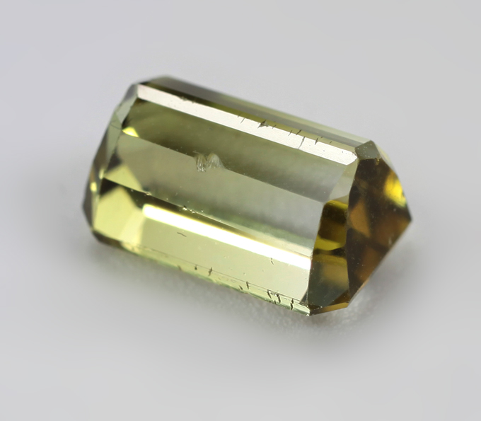 Желто-зеленый турмалин 2,22 карата