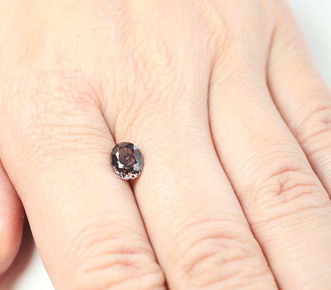 Гранат со сменой цвета 1,65 карата