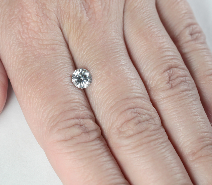 Топовая огранка! Бесцветный муассанит 0,94 карата