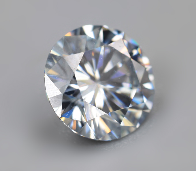 Бесцветный муассанит 0,94 карата