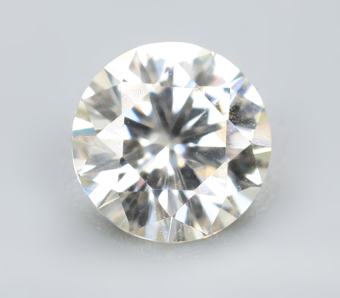 Бесцветный муассанит 0,89 карата