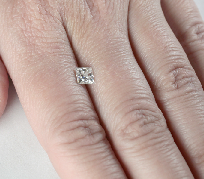 Топовая огранка! Бесцветный муассанит 0,92 карата