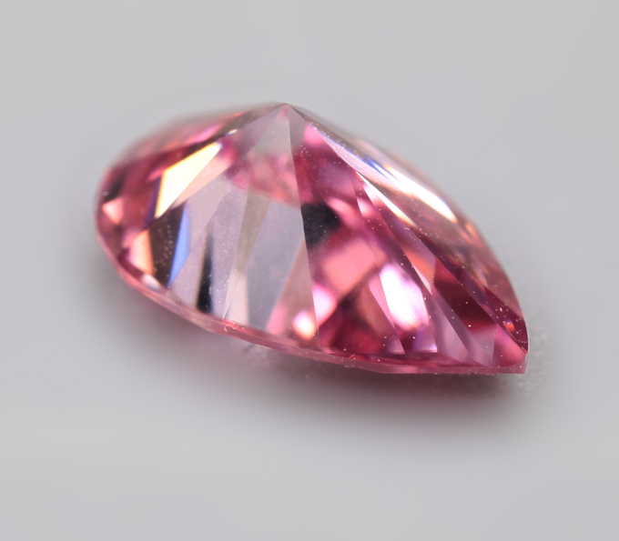 Красный муассанит 0,79 карата