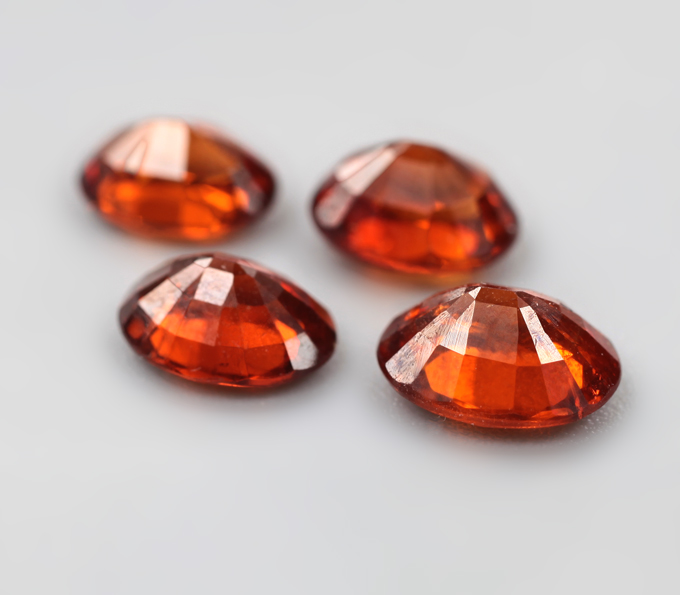 Набор из 4 спессартинов гранатов 4,13 карата