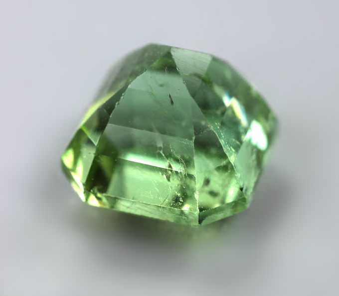 Желтовато-зеленый турмалин 2,59 карата