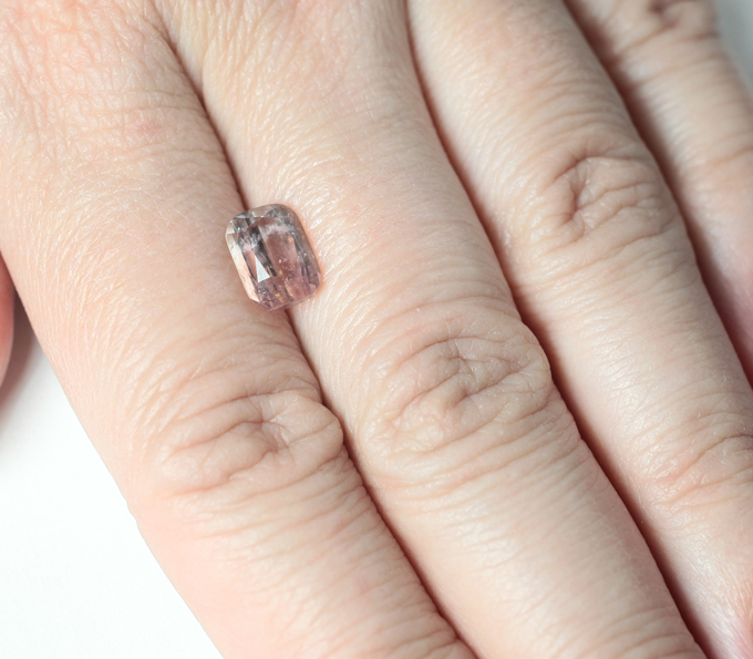 Полихромный турмалин 2,6 карата