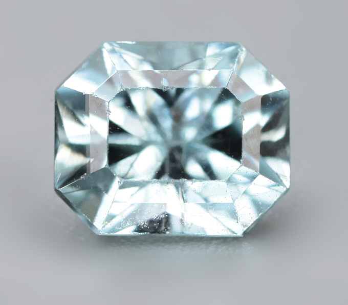 Редкий голубой турмалин высокой чистоты 1,05 карата