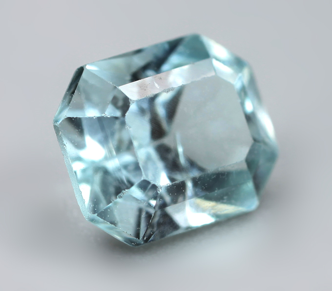 Редкий голубой турмалин высокой чистоты 1,05 карата