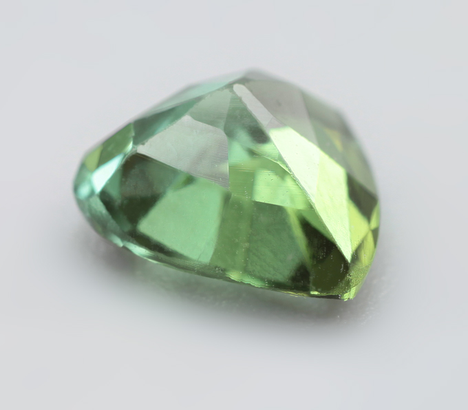 Чистейший полихромный турмалин 0,95 карата