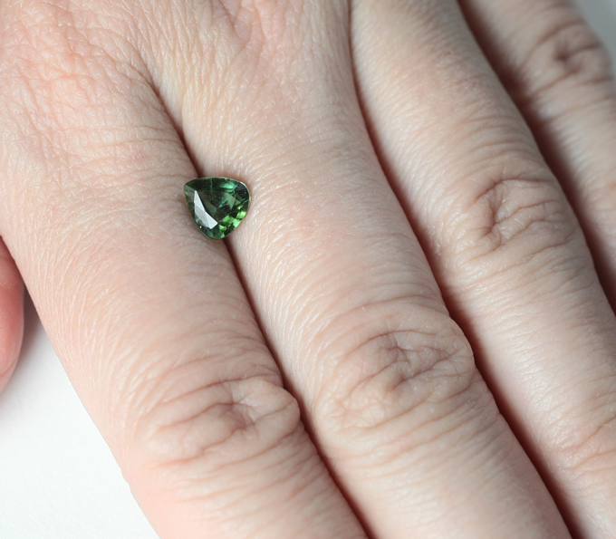 Чистейший полихромный турмалин 0,95 карата