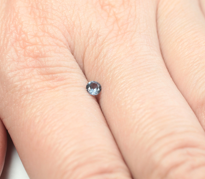 Редкий синий гранат с александритовым эффектом 0,17 карата