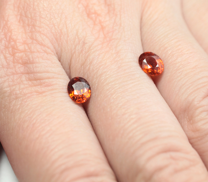 Пара спессартинов гранатов 2,15 карата