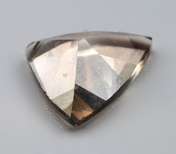 Орегонский солнечный камень авторской огранки 1,69 карата! Эффект Шиллера