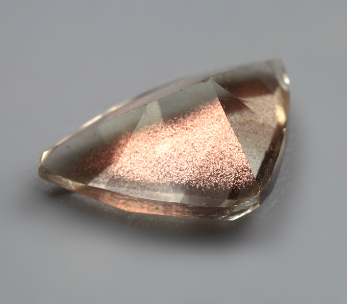 Орегонский солнечный камень авторской огранки 2,91 карата! Эффект Шиллера