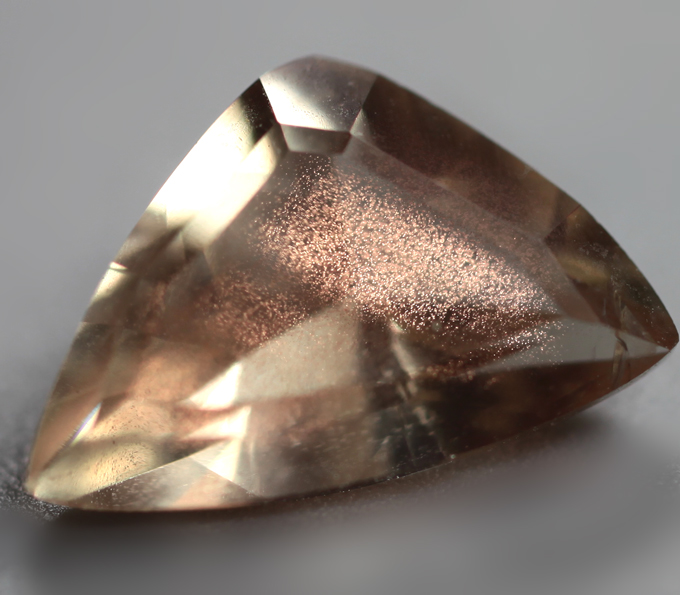 Орегонский солнечный камень авторской огранки 2,91 карата! Эффект Шиллера
