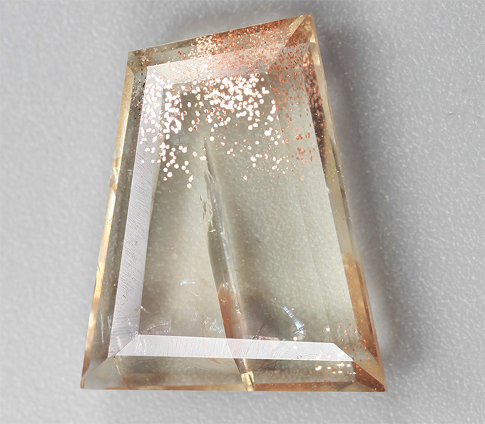 Орегонский солнечный камень авторской огранки 3,98 карата! Эффект Шиллера