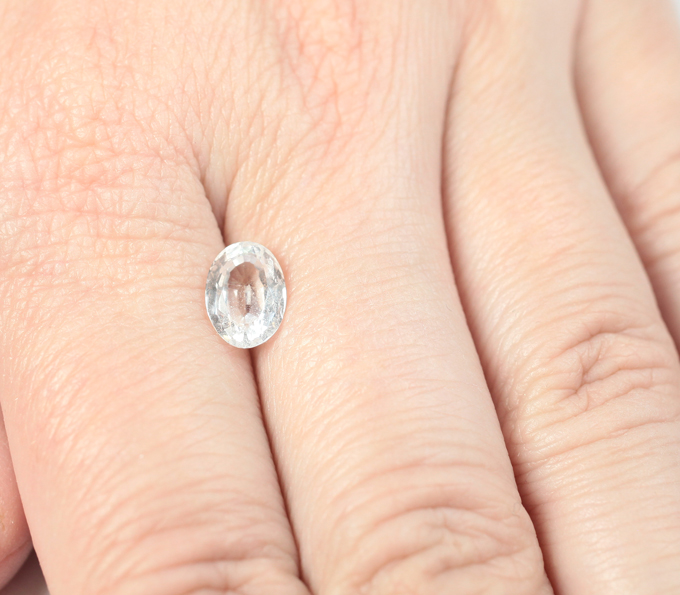 Редкий фенакит 1,73 карата