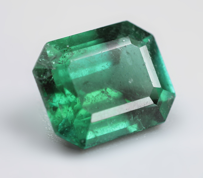 Изумрудно-зеленый турмалин 1,74 карата