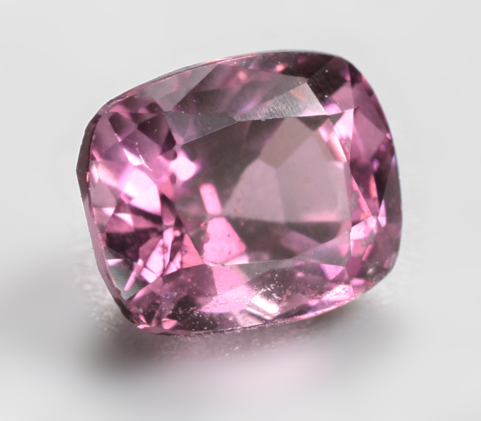 Пурпурная шпинель 1,09 карата