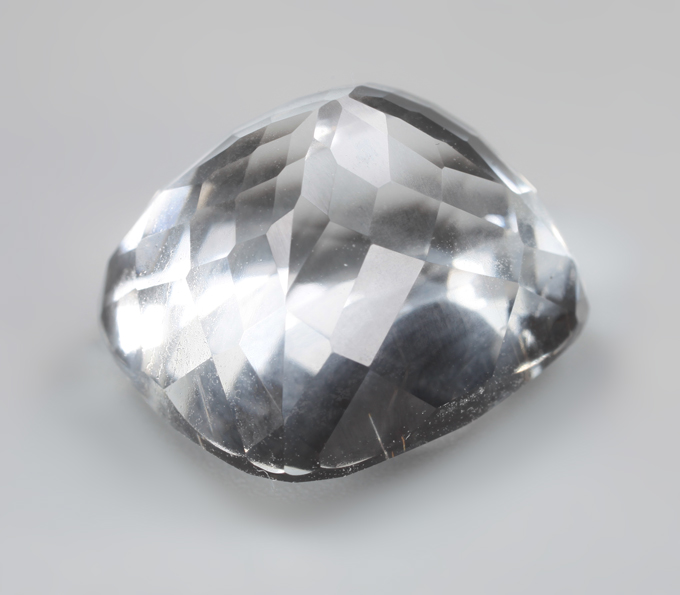 Крупный гошенит  высокой чистоты 17,85 карата