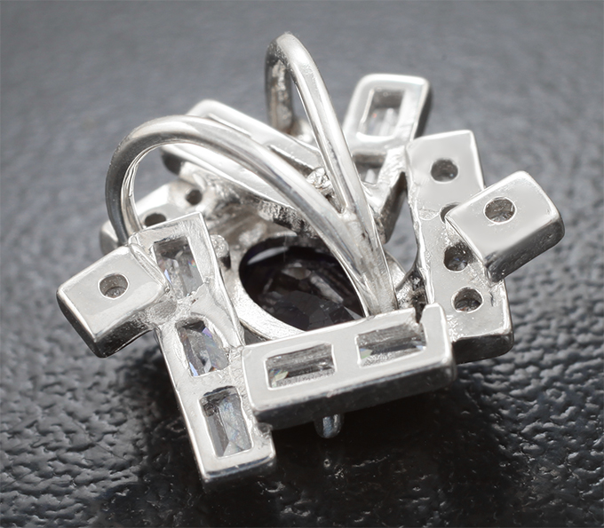 Кулон с насыщенно-синим сапфиром