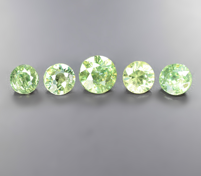 Кольцо с редким данбуритом 1,59 карата, чистейшими цирконами «шампань» и демантоидами гранатами 