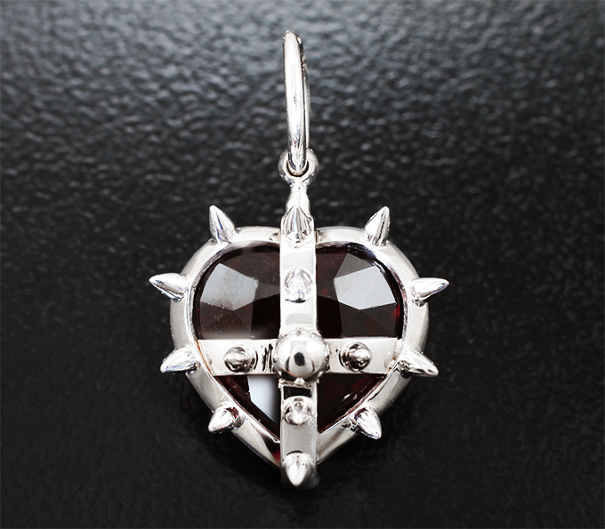 Кулон с насыщенно-красным пиропом гранатом 4,57 карата