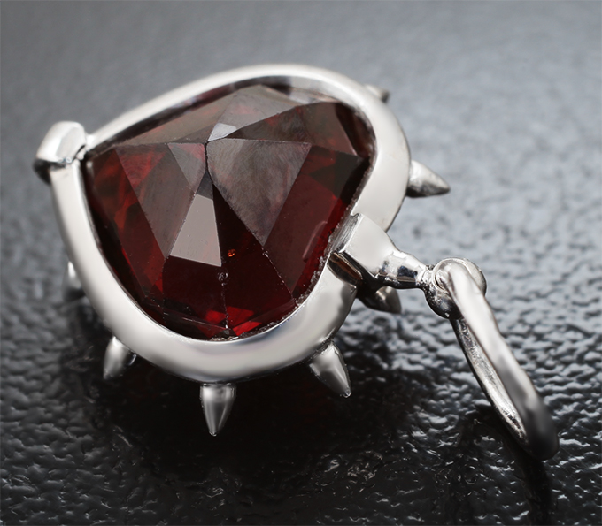 Кулон с насыщенно-красным пиропом гранатом 4,57 карата