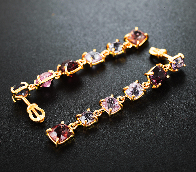 Комплект с разноцветными шпинелями 11,44 карата