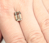 Желтый скаполит со сменой цвета 2,46 карата