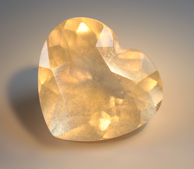 Желтый скаполит редкой огранки 3,85 карата