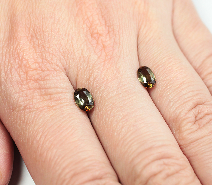 Пара андалузитов 1,36 карата