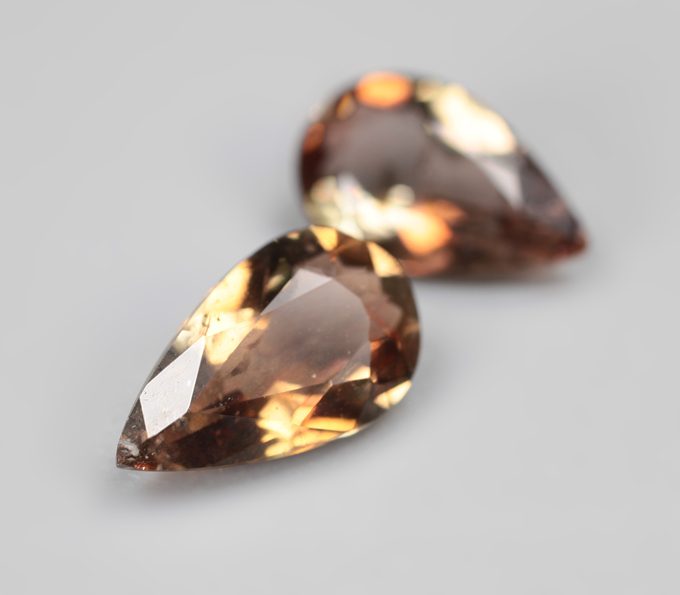 Пара андалузитов 1,33 карата