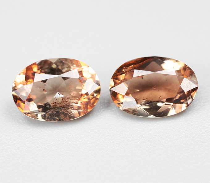 Пара андалузитов 1,37 карата