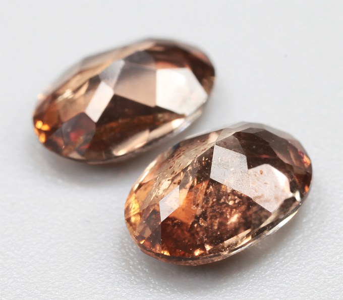 Пара андалузитов 1,37 карата