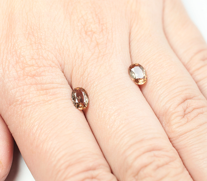 Пара андалузитов 1,37 карата