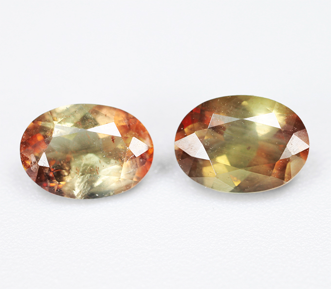 Пара андалузитов 1,07 карата