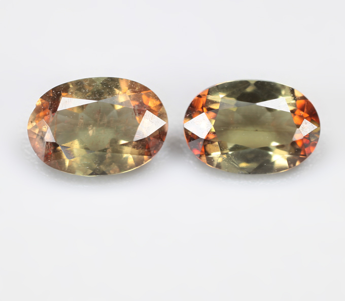 Пара андалузитов 1,08 карата