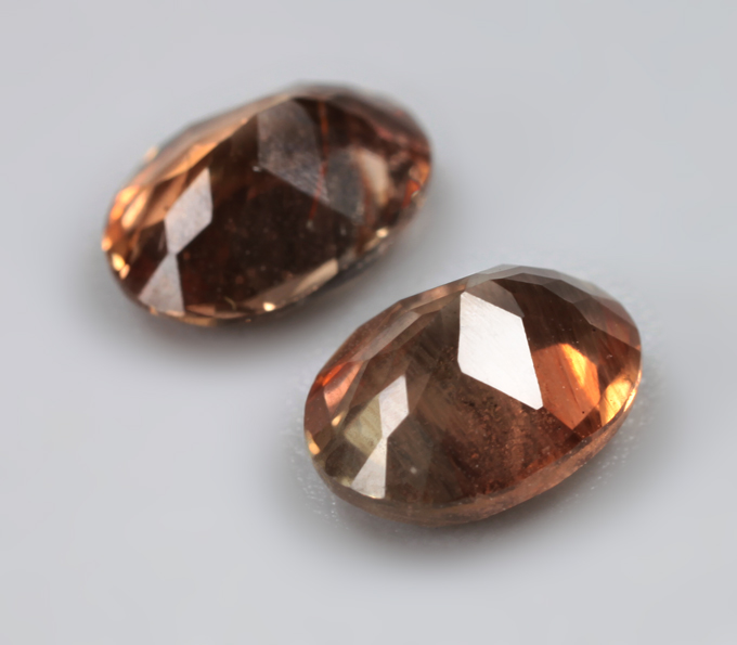 Пара андалузитов 1,37 карата